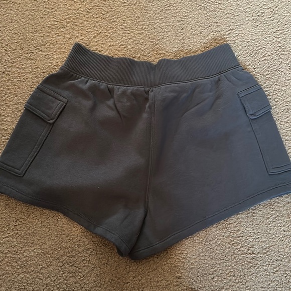 COPY - Hollister ultra high rise cargo dad shorts - Picture 2 of 3